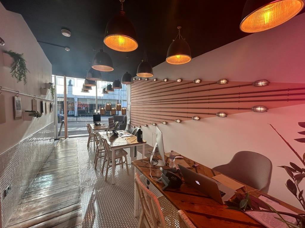 Lot: 48 - TWO COMMERCIAL UNITS AND FREEHOLD OF BLOCK FOR INVESTMENT - 24 - Office Floor Area